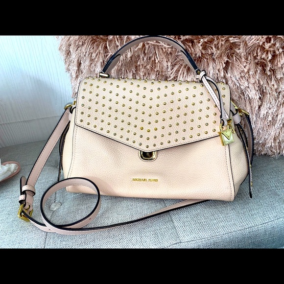 Michael Kors - Picture 1 of 3